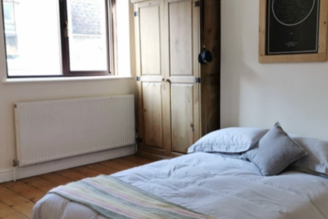 Thumbnail Shared accommodation to rent in The Triangle, Bristol