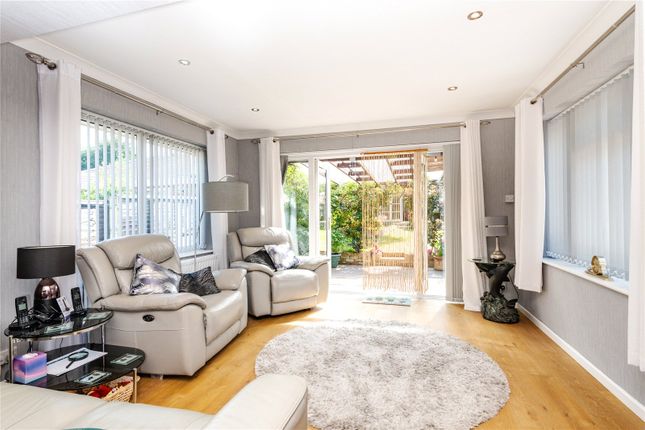 9, Franklands Close, Worthing photo 4