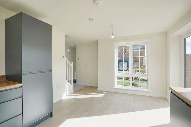 2, Lincoln Drive, Gedling photo 5