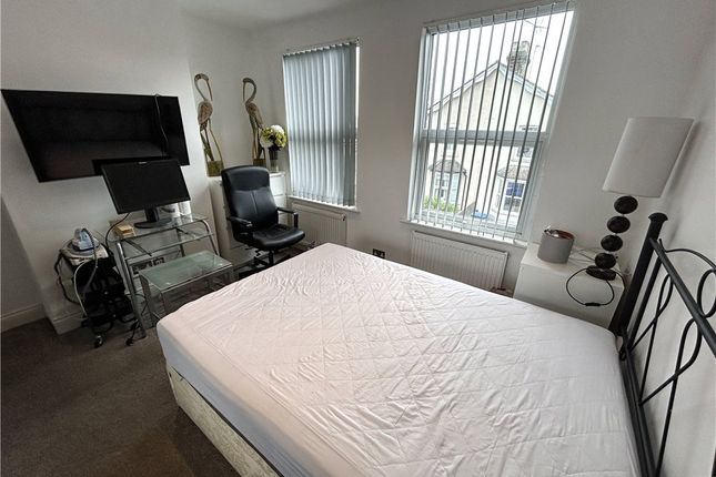 Room 3, 10, Hummer Road, Surrey photo 3