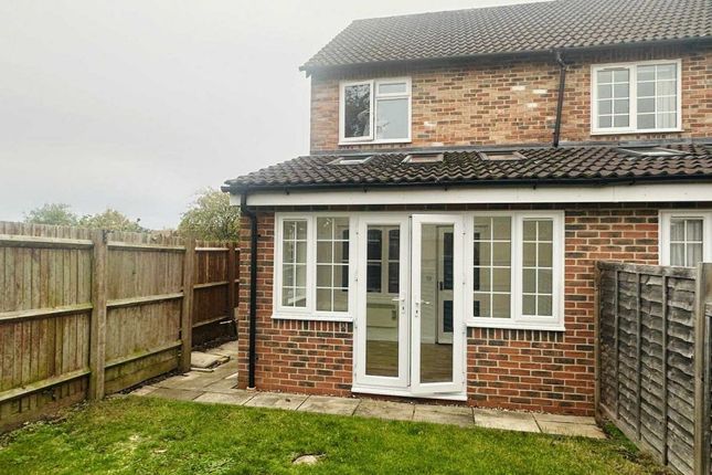 48, NIDEGGEN CLOSE, THATCHAM photo 2