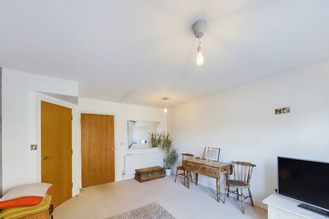 2, Nelson Mews, Horsham photo 4