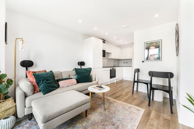 Flat 6, 9, Pemberton Place, London photo 2