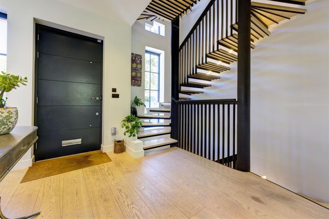 15a, Wycombe Gardens, Golders Green photo 2
