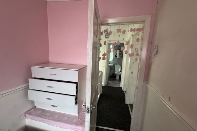 35, Thorn Lane, BRADFORD photo 3