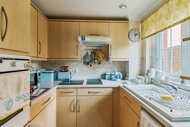 3, Ridings Court, Reigate photo 5