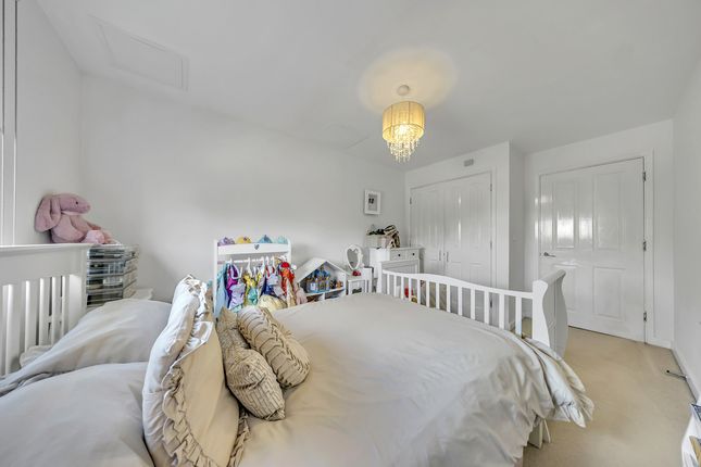 Flat 21 Oak House, Cottons Approach, Romford photo 4