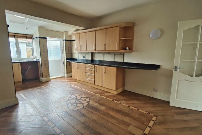 5, Queens Road, Doncaster photo 3