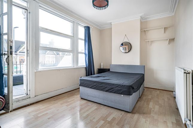 First & Second Floor Flat, 217a, Forest Road, London photo 2
