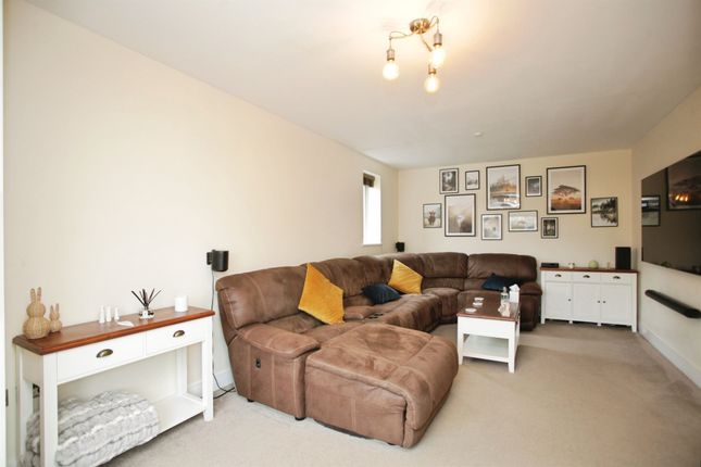 3, Curtis Close, RUGBY photo 3