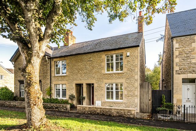 3-bed semi-detached on Woodstock Road, Witney, £435,000