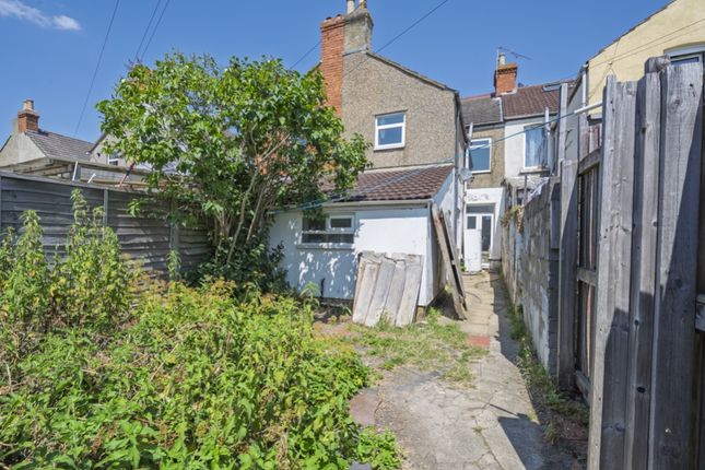 208, County Road, Swindon photo 4