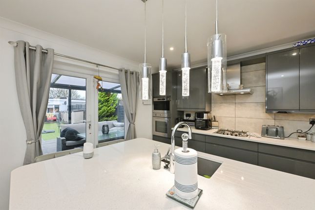 76, River Avenue, Hoddesdon photo 4