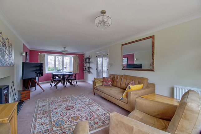 12 Twycross Road, Wokingham photo 2