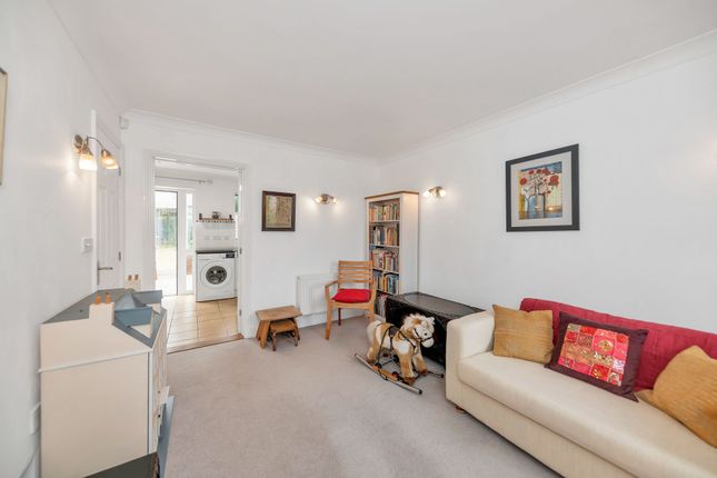 2 Woodcock Road, Royston photo 3