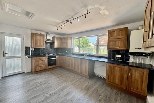 24, Tirydail Lane, Ammanford photo 3