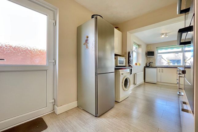 32 Dennis Road, Weymouth photo 4