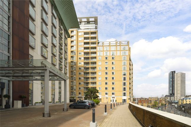 Flat to rent in Westferry Circus, Circus Apartments, Canary Wharf, London
