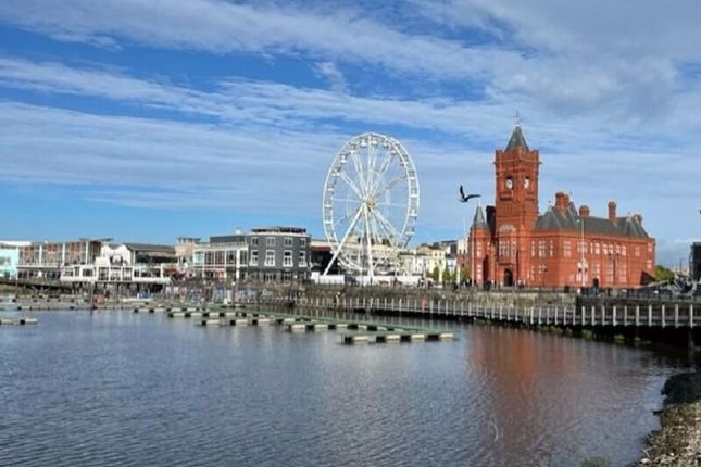 Flat for sale in Luxury Apartment, Adventurers Quay, Cardiff