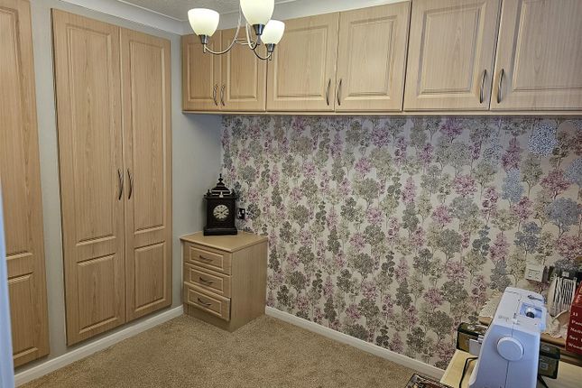 Mobile/park home for sale in Wellow Road, Ollerton, Newark