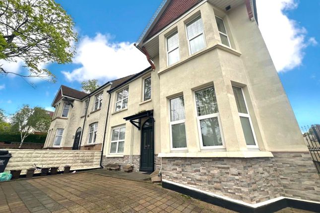 Flat to rent in Pen-Y-Lan Road, Roath, Cardiff