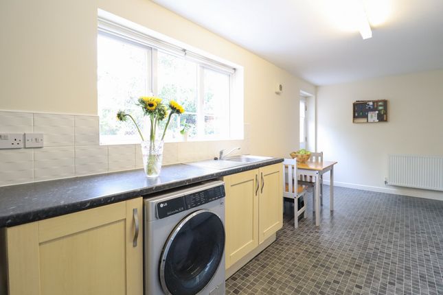 28 Deas Road, South Wootton, Norfolk photo 2