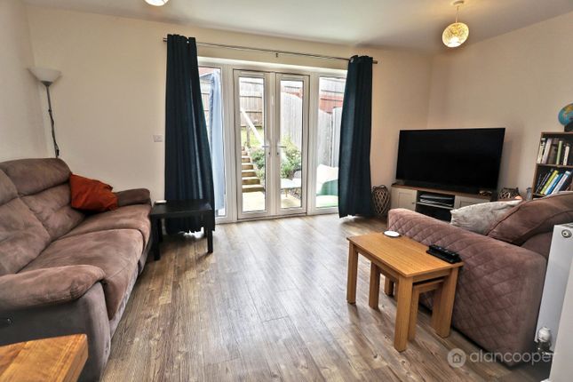 12 The Waterway, Nuneaton, Warwickshire photo 2