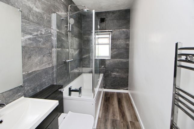 18, Stanyforth Street, Glossop photo 4