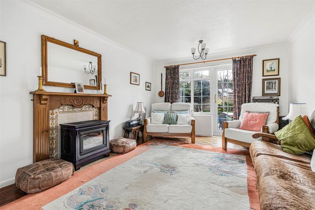 2, Isinglass Close, Newmarket photo 2