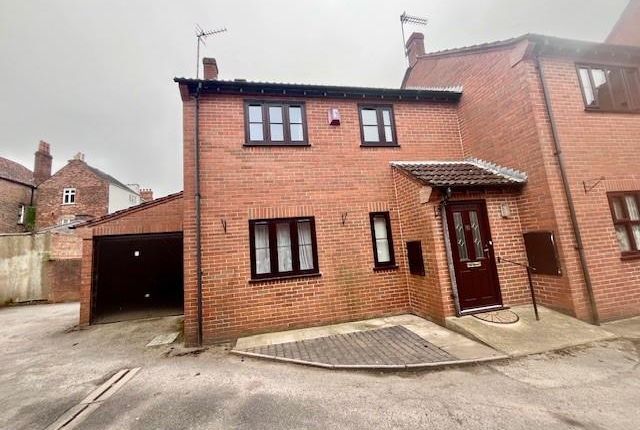 Thumbnail Mews house to rent in Royal Oak Court, Louth
