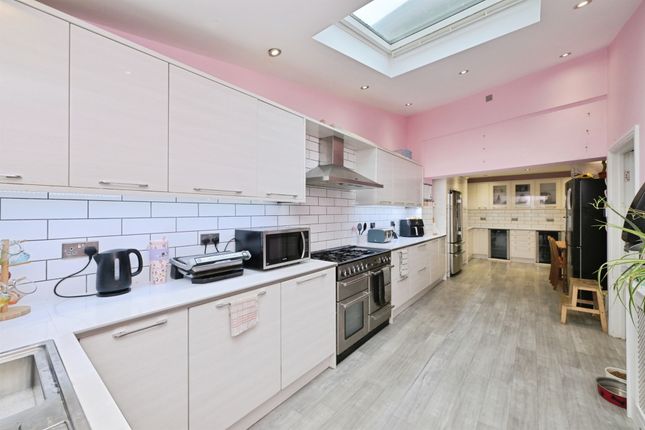 271, Little Brays, HARLOW photo 2