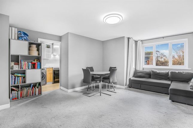 170, Mullards Close, Mitcham photo 2