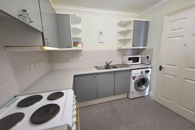 Flat for sale in St. Florence Parade, Tenby