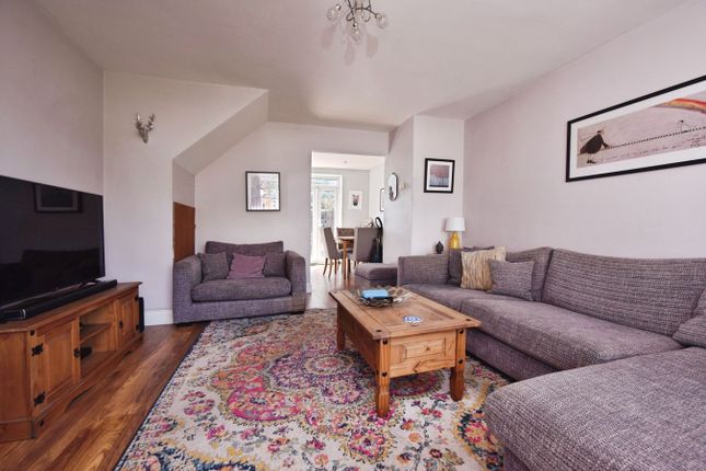 27, Cedar Drive, Hockley photo 4