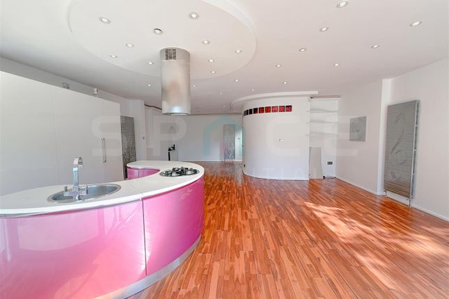 24, Elmgate Gardens, Edgware photo 4