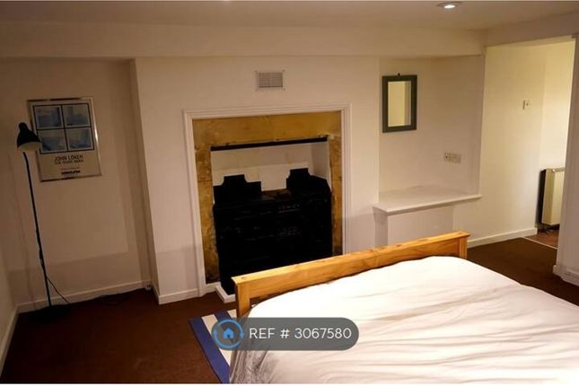 Studio flat on Caroline Buildings, Garden Flat, Bath, £950/mo