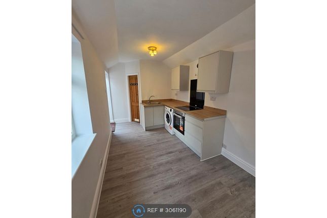 Flat, Wellington St, York photo 5