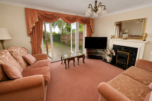 14, Miles Grove, Dudley photo 2