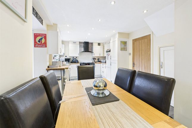 19, Haslette Way, Cheltenham photo 4