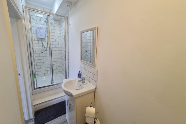 Flat to rent in Perry Barr Locks, Fairview Avenue, Birmingham