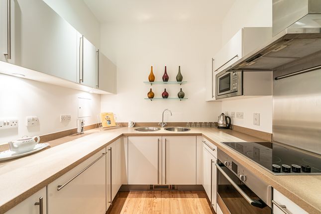 Apartment 6.17, 8, Dean Ryle Street, London photo 4