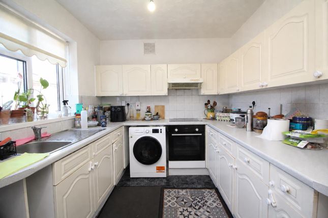 105, Mountbatten Way, Peterborough photo 4