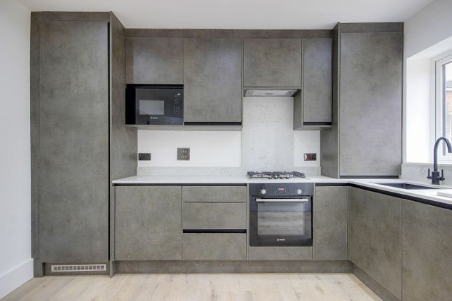 18, Daventry Avenue, London photo 3