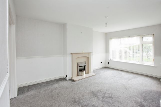 32, Meadow Close, Blackwood photo 2