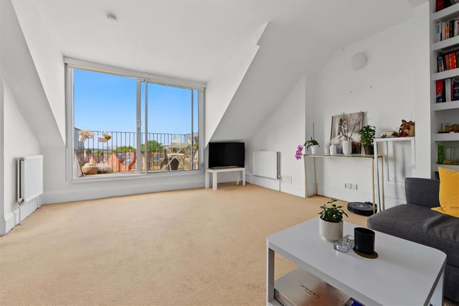 Seventeen E, Belsize Crescent, London photo 4