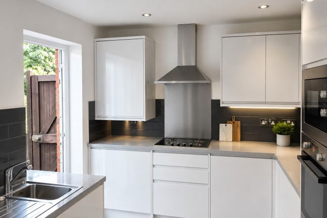 21, Cobham Road, Hounslow photo 2