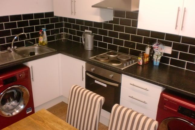 11, Village Place, Leeds photo 4