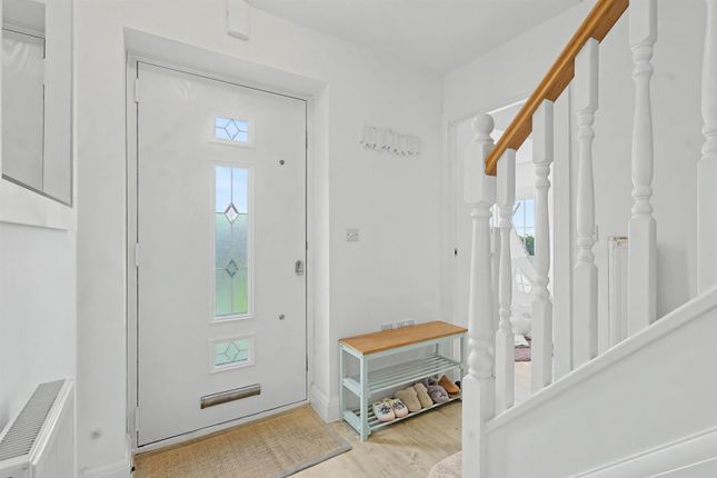 89, Elizabeth Gardens, Rochford photo 2