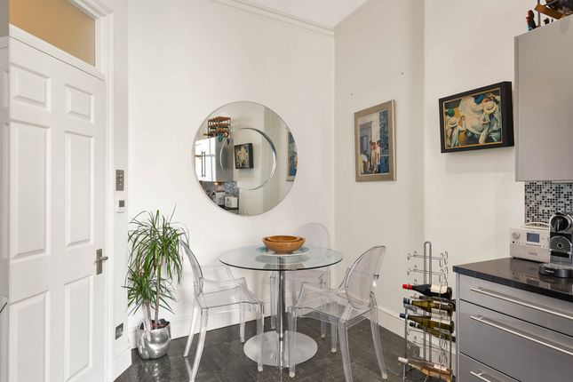 Flat Flat 30, Wetherby Mansions, Earl's Court Square, London photo 4