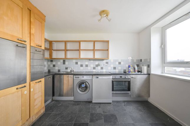 Thumbnail Flat to rent in Knighthead Point, Isle Of Dogs, London